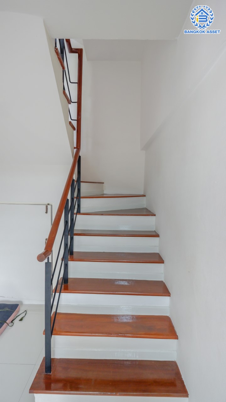 ทาวน์เฮ้าส์มือสองนนทบุรี 3 ชั้นทำเลโซนเมือง! ม.ศุภาลัยวิลล์ รัตนาธิเบศร์18 หลังมุม เนื้อที่ 25.8 ตร.ว. ฟังก์ชันครบ 3 ห้องนอน 3 ห้องน้ำ 1 ที่จอดรถ บนสุดยอดทำเล! เข้า-ออกได้ทั้ง ถ.รัตนาธิเบศร์ ถ.ติวานนท์ และสนามบินน้ำ ใกล้ทางด่วน "งามวงศ์วาน" และติดรถไฟฟ้า "สถานีศูนย์ราชการนนทบุรี"